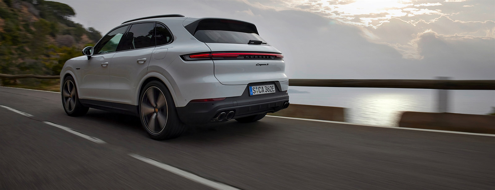 Porsche introduceert een nieuwe hybridevariant. - De Cayenne S E-Hybrid.